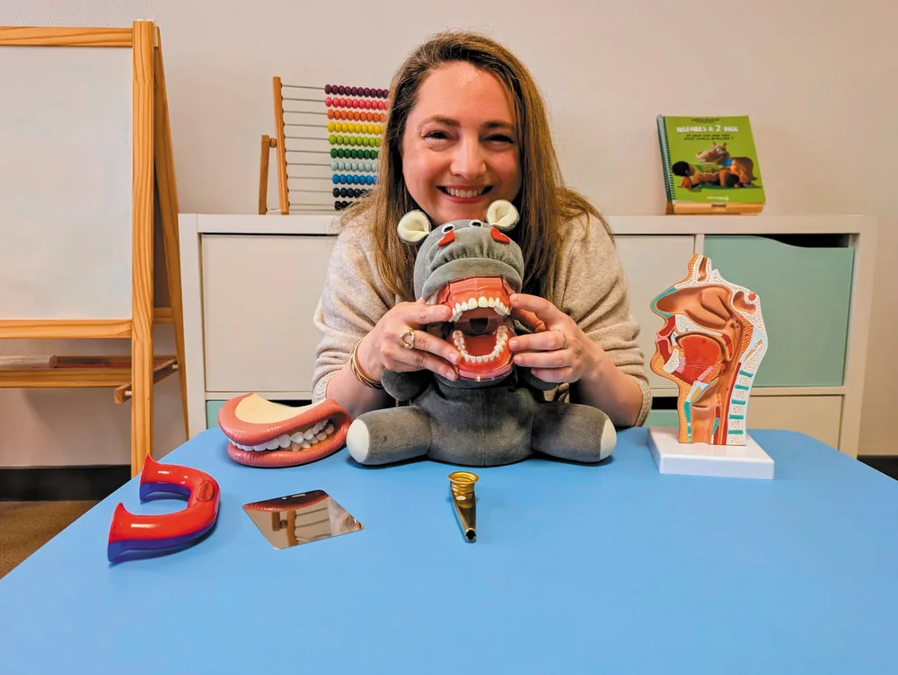 Sophie Gonnot, orthophoniste, dans son cabinet